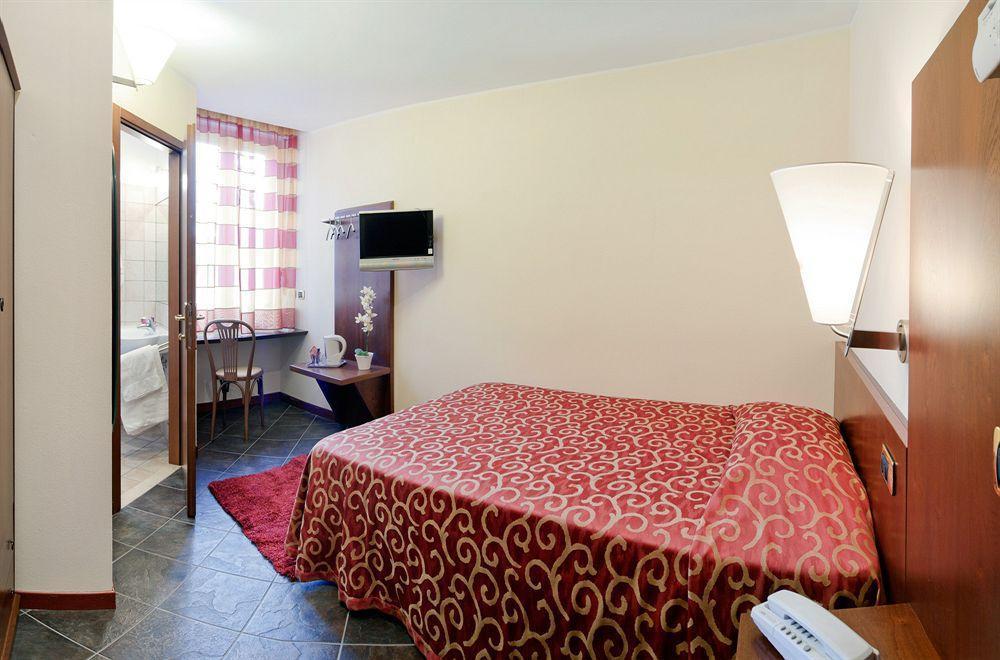 Antico Albergo Madonna Legnano Exterior foto